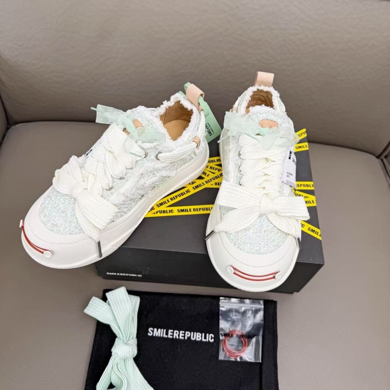 Smilerepublic Canvas Shoes